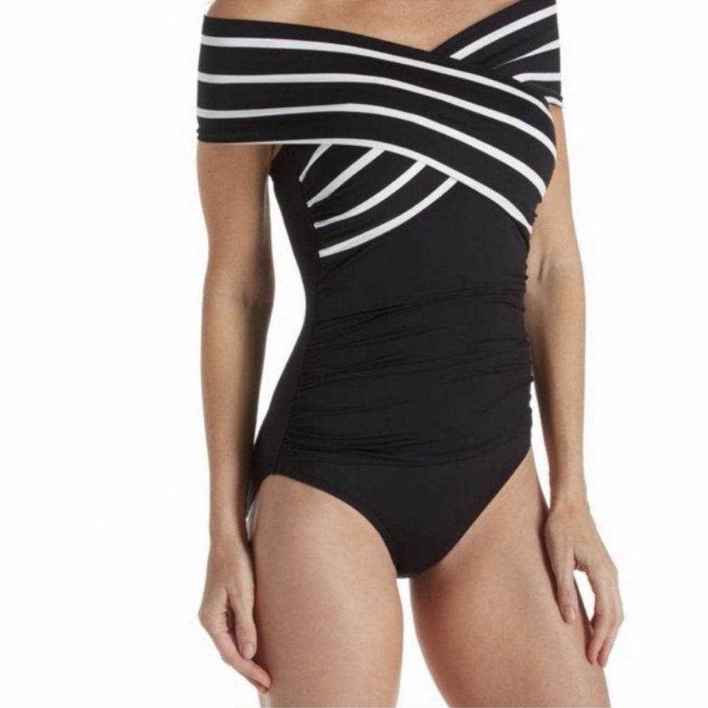 Lauren Ralph Lauren size 8 black & White Striped one piece swimsuit padded